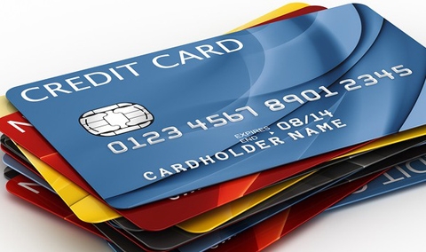 Thẻ tín dụng ngân hàng nào phí thấp nhất hiện nay (4612)